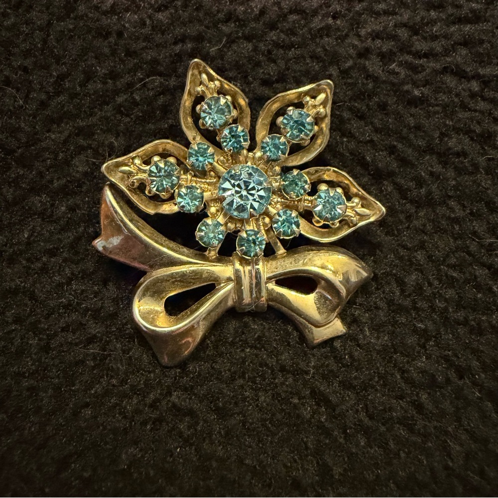 Vintage Blue Rhinestone and Gold Tone Floral Brooch